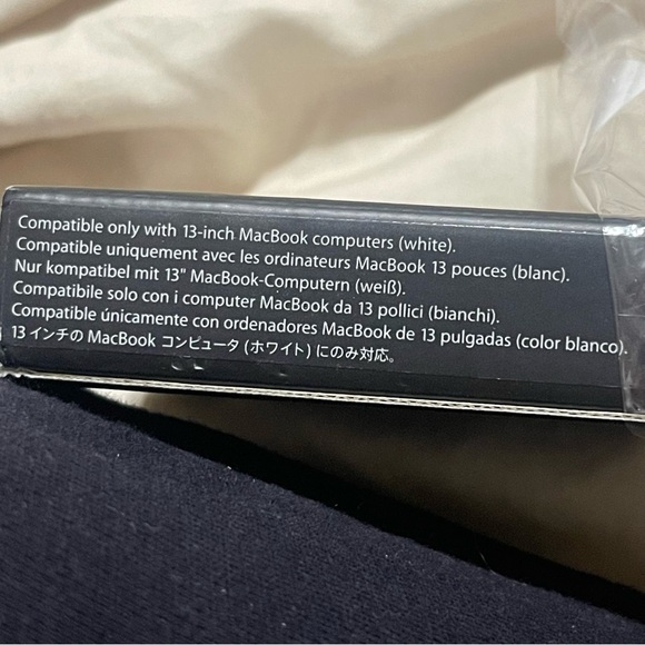 New in Box Apple MacBook Rechargeable Battery 13” MacBook - Picture 9 of 9